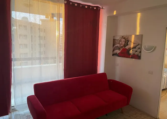 4th Floor Yumbo Centrum بلايا ديل إنغلز