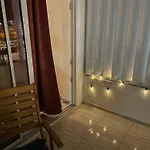 4th Floor Yumbo Centrum Апартаменти *